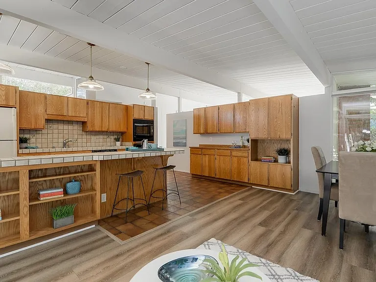 3311 Thomas Dr — Photo 4
