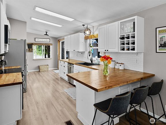 5th image of 540 Hawthorn Lane