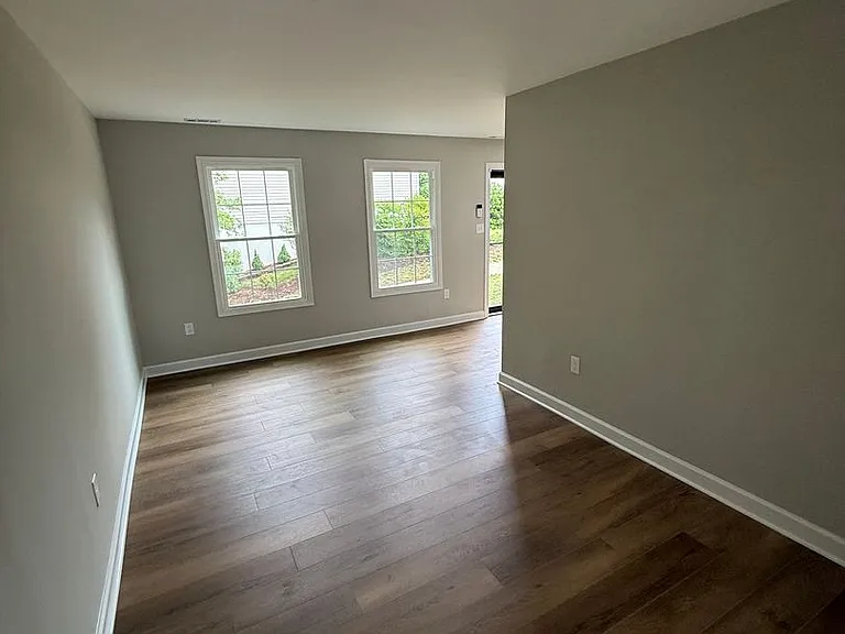 5853 Suitland Rd — Photo 6