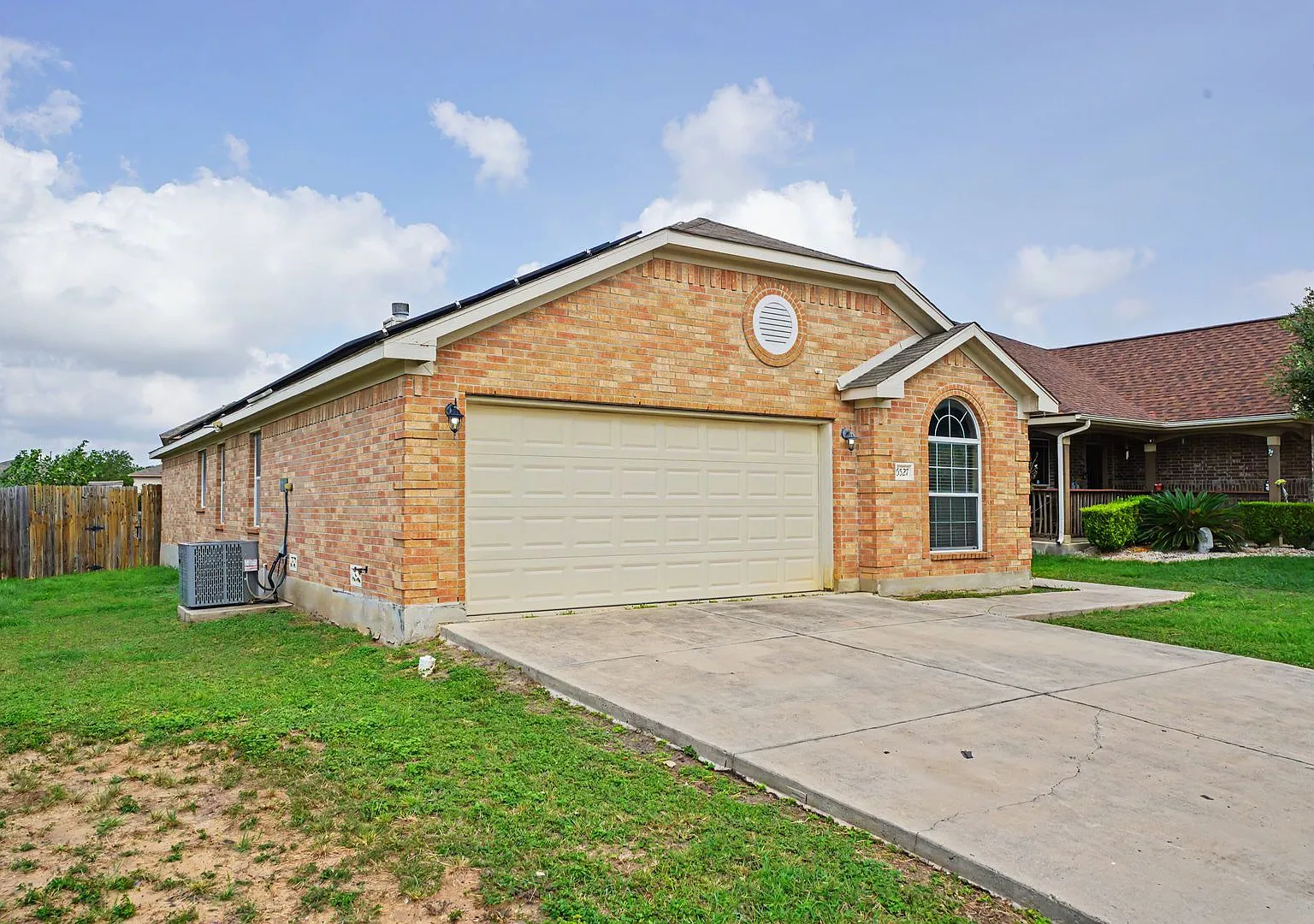 Spacious Single-Story Home with Solar Panels - Realtor Commission: $500 — Photo 3