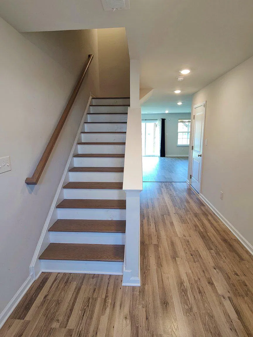 3 bed, 2.5 bath, 2220 sqft, $3,600 — Photo 3