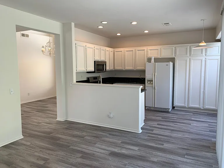 565 Kiley Rd — Photo 11