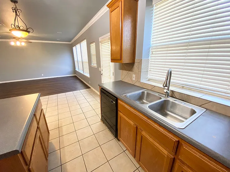 20412 Farm Pond Ln — Photo 5