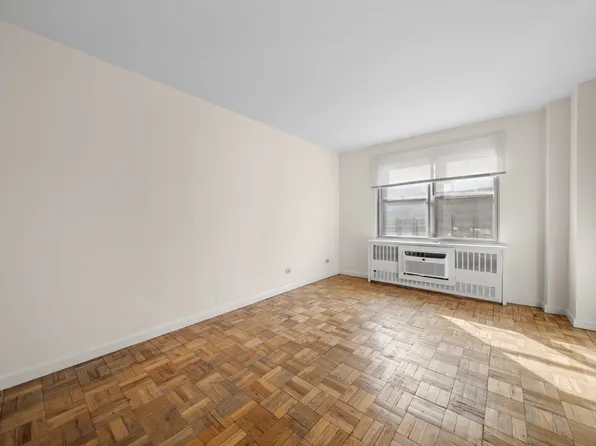 201 East 37th Street image 4 of 10