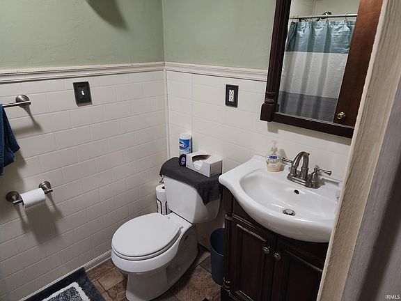 2nd image of 824 Parkway Dr