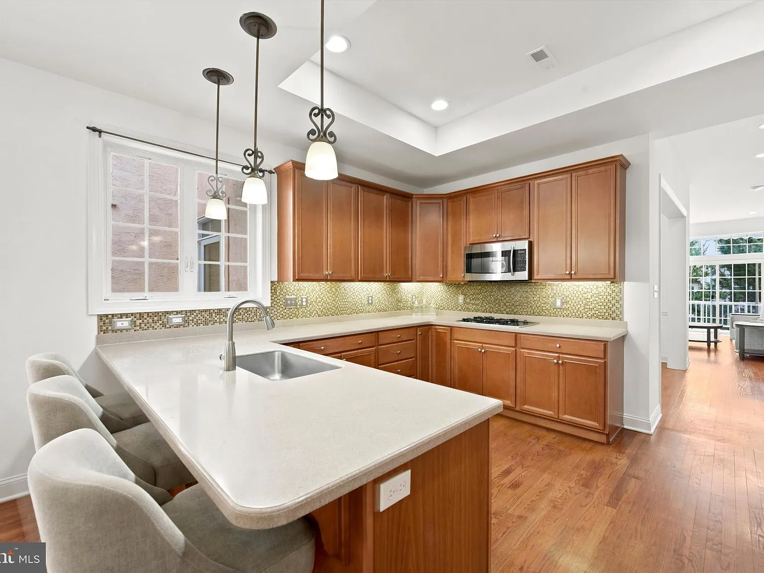 3 bed, 2.5 bath, 3167 sqft, $4,695 — Photo 4