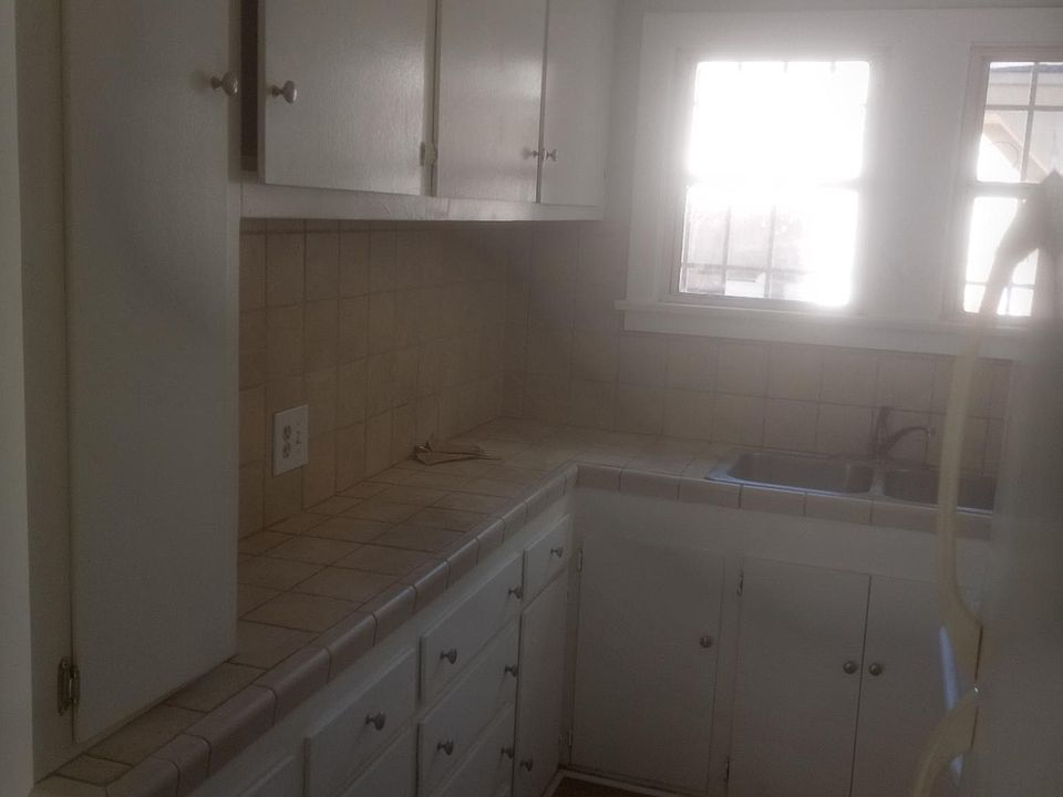 1st image of 2743 Glenview Ave
