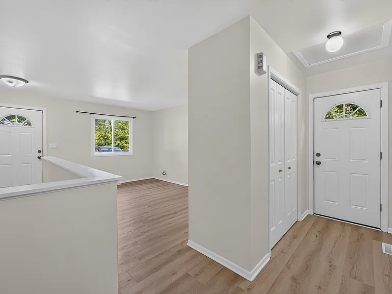 316 Park Ave — Photo 6
