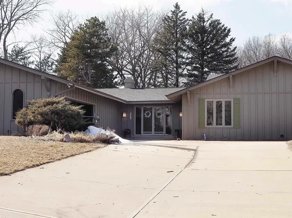 3707 Maplewood St, Sioux City, IA 51104