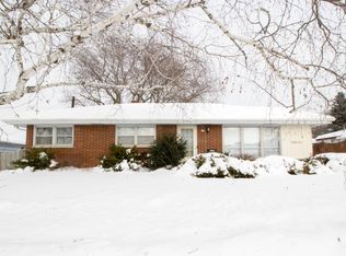 N82W15180 Manhattan Dr, Menomonee Falls, WI 53051