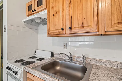 2565 N Park Ave Photo 1