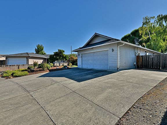 3rd image of 3238 Woodbriar Dr