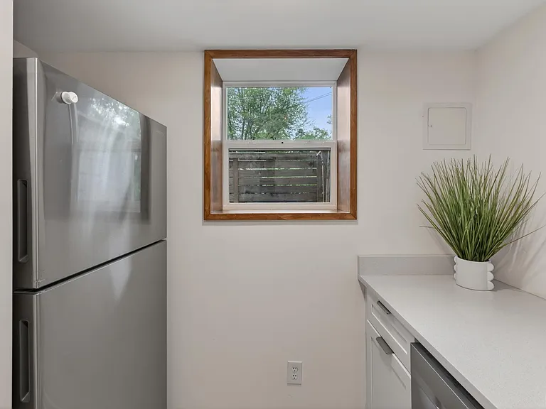 1408 Baker St #B — Photo 7