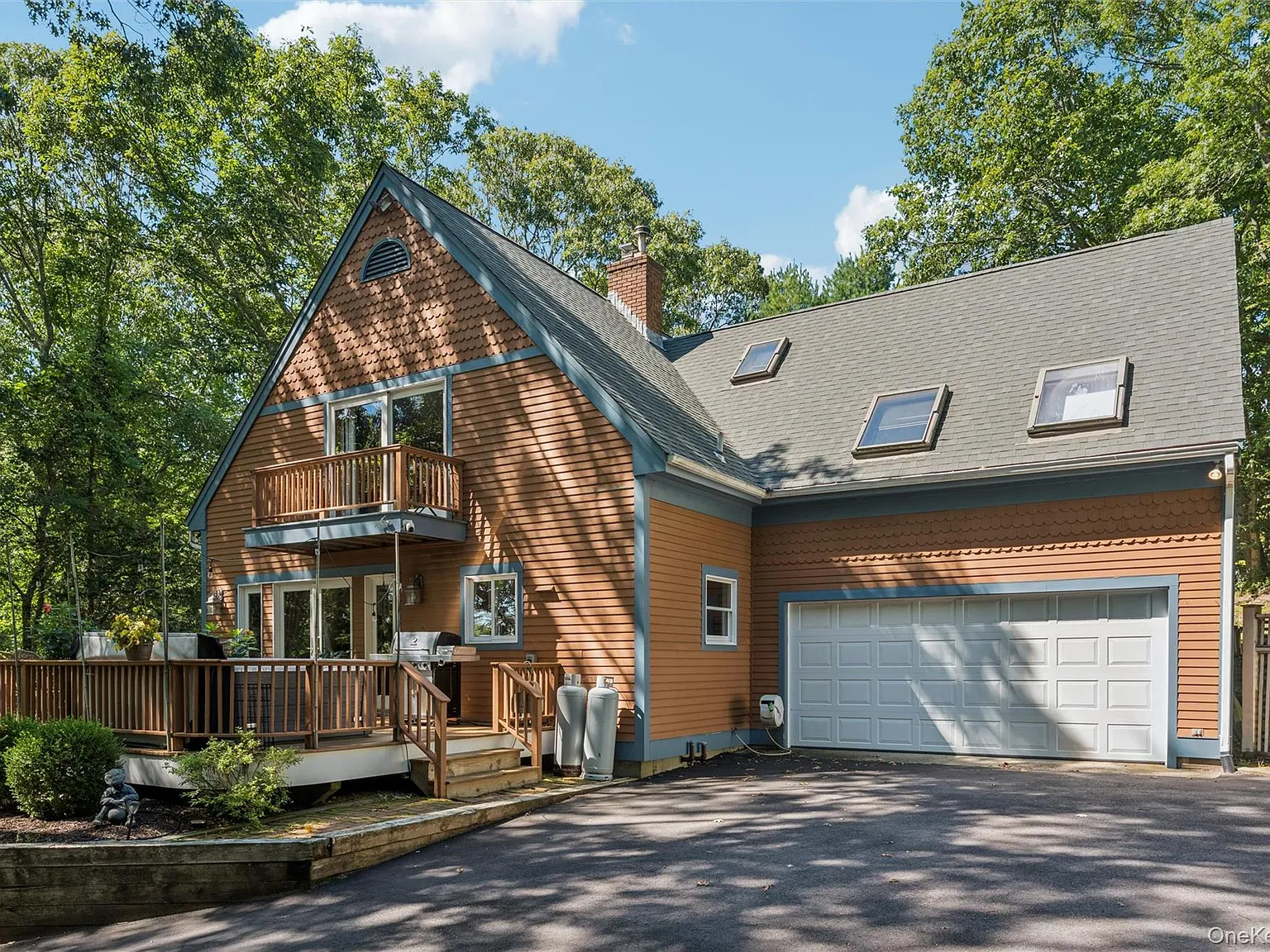 4 bed, 2.0 bath, 2500 sqft, $5,000 — Photo 1