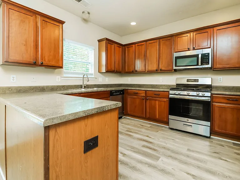 340 Darbys Run Ct — Photo 11
