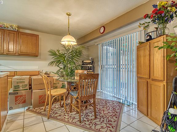 4th image of 10220 NE 28th Cir