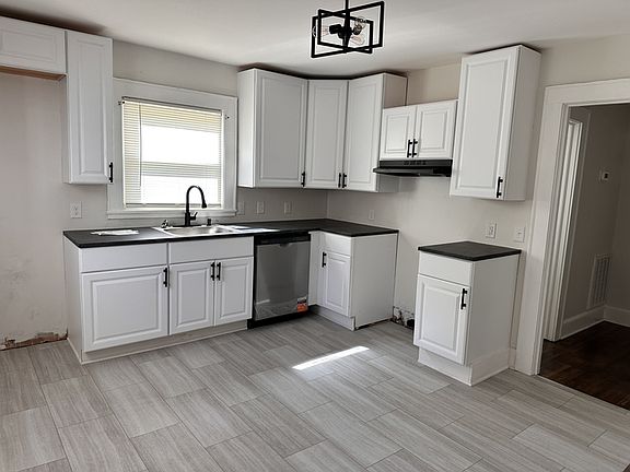 5th image of 511 Benton St