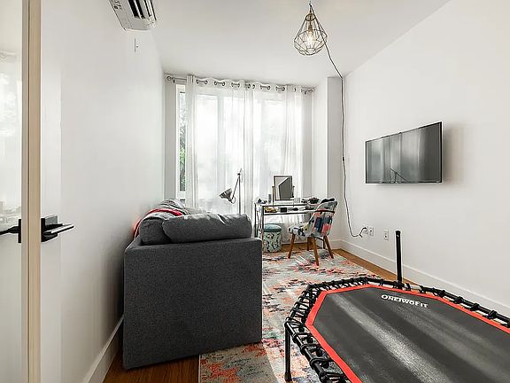5th image of 282 E 32nd St #3E