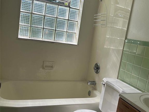 4th image of 5558 Era Ave