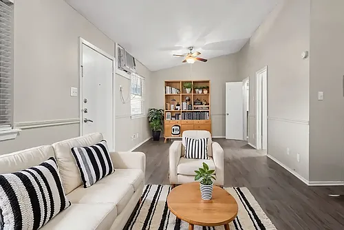 1300 Parker Ln Photo 1