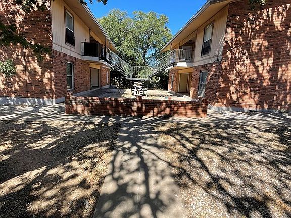 2nd image of 208 N Vandeveer St #4