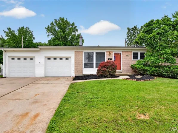 14 Olvera Cir, Florissant, MO 63031