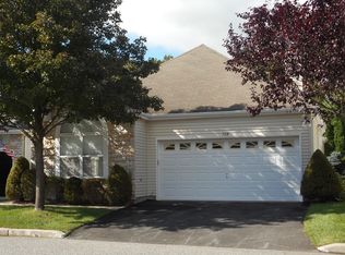 528 Leisure Dr, Ridge, NY 11961