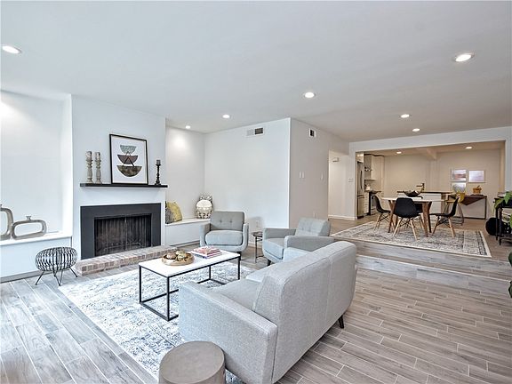 4th image of 6530 E Hill Dr