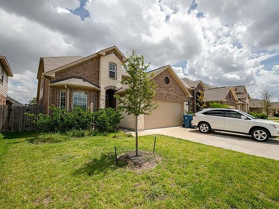 2nd image of 2915 Lake Dr