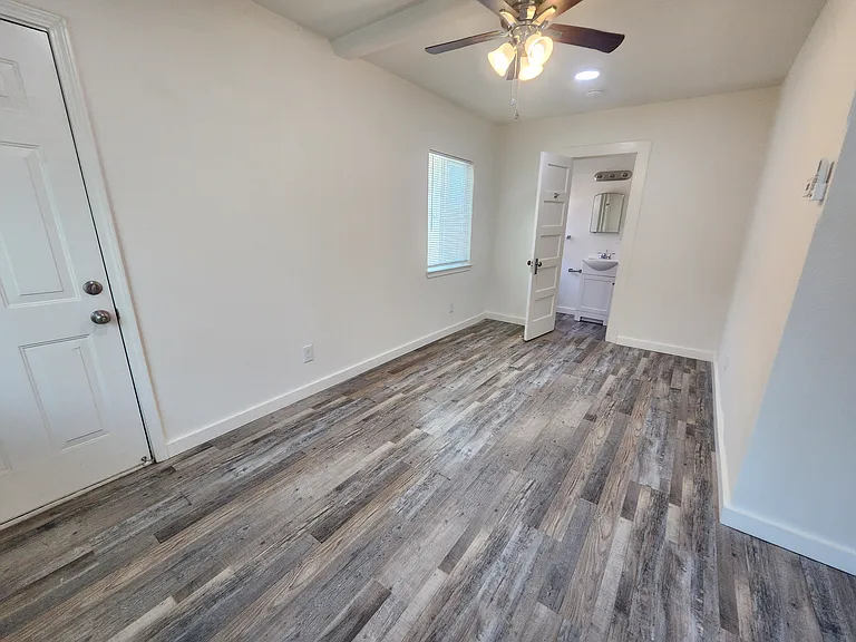 211 N Park St — Photo 13