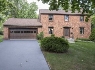 2165 Appletree Ln, Niskayuna, NY 12309