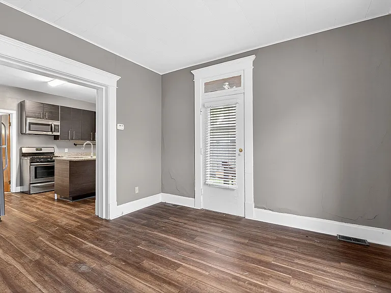 905 Beech St — Photo 12