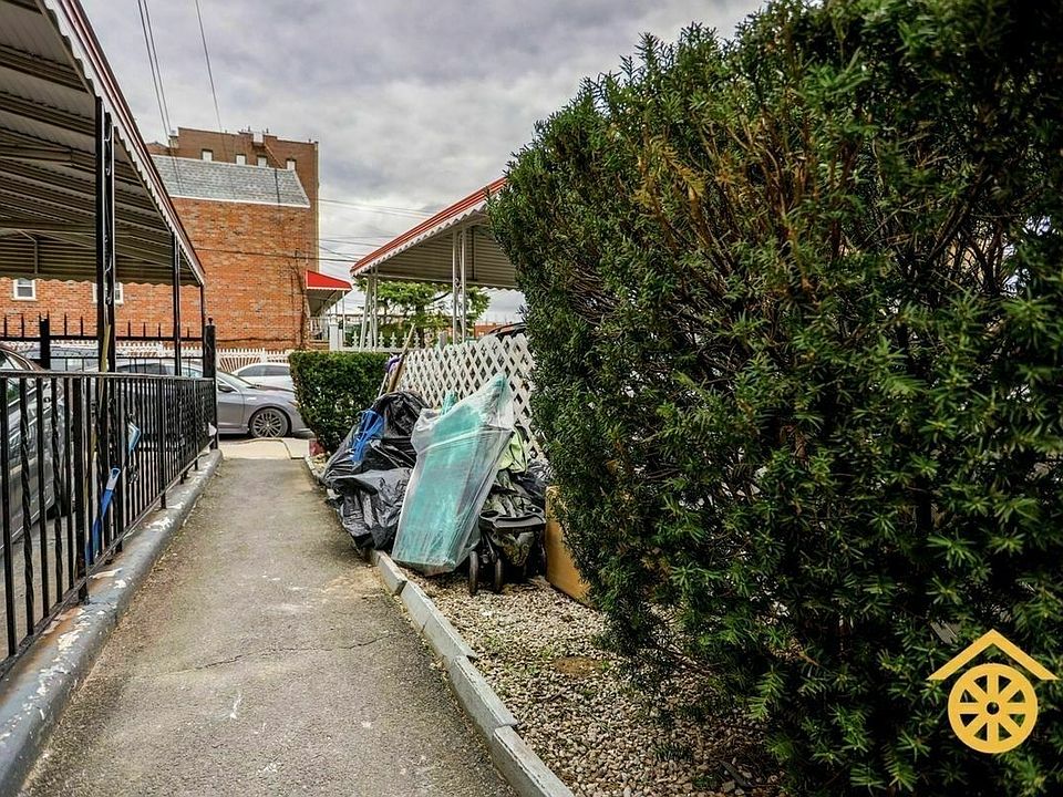 1st image of 4392 Byron Ave #1B1