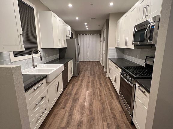 5th image of 262 Barry Dr