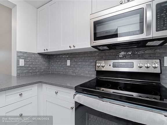 3rd image of 4025 N Federal Hwy APT 222C