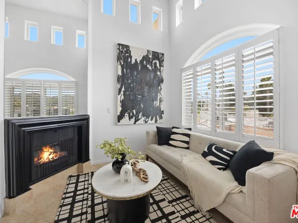 12060 Hoffman St Unit 305, Studio City, CA 91604