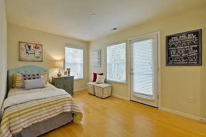 733 Seneca Trl — Photo 12