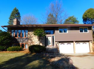 4117 Gale Cir, Arden Hills, MN 55112