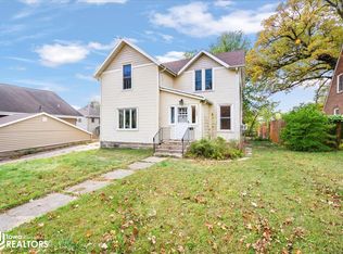 1006 10th St, Eldora, IA 50627