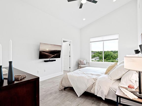 5th image of 5205 Rob Scott St