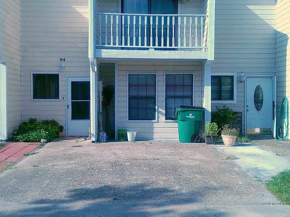 1st image of 54 Stanton Hall Dr