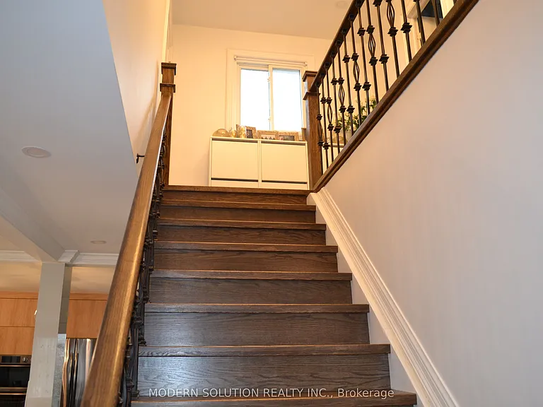 65 Manning Cres — Photo 14