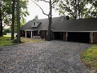 2nd image of 4853 Maple Dr
