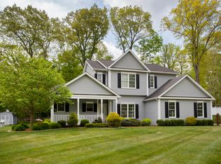 8 Old Town Rd, New Fairfield, CT 06812