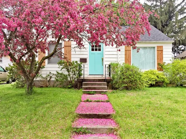 478 Kenwood St NE, Grand Rapids, MI 49505