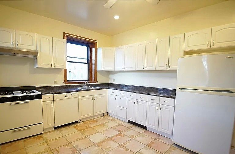 1st image of 369 Centre St APT 3