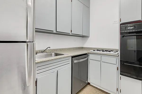 1st image of 555 Kappock St APT 3M