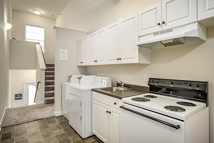 205 W 12th St #C104-3 — Photo 11