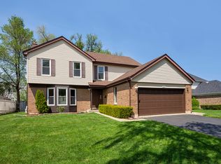 2624 Victor Ave, Glenview, IL 60025