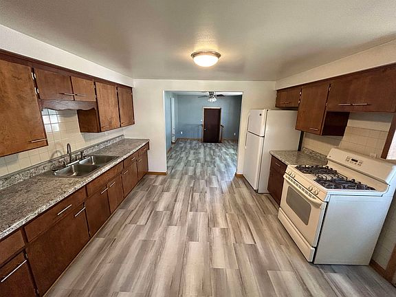 5th image of 1101 Evans Ave